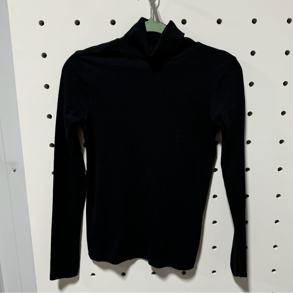 BP black turtleneck size med